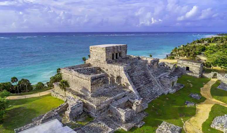 Vista Aerea de las Ruinas de Tulum