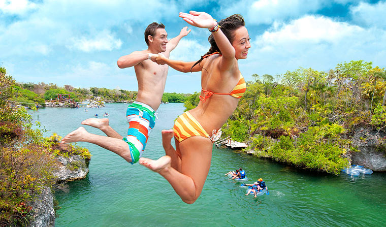 Salto en el rio de Xel-Ha
